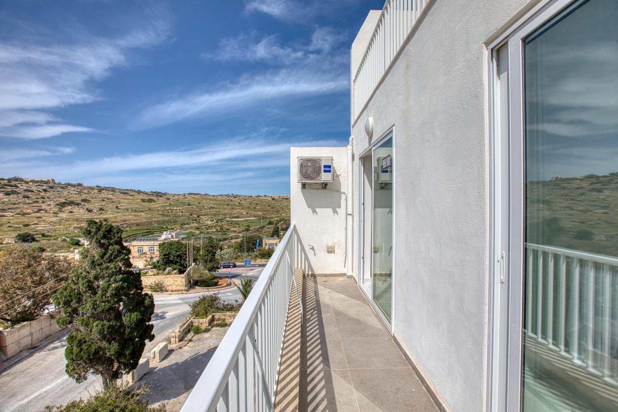 Blu Mar Sea View Apartments St. Paul's Bay Exteriör bild
